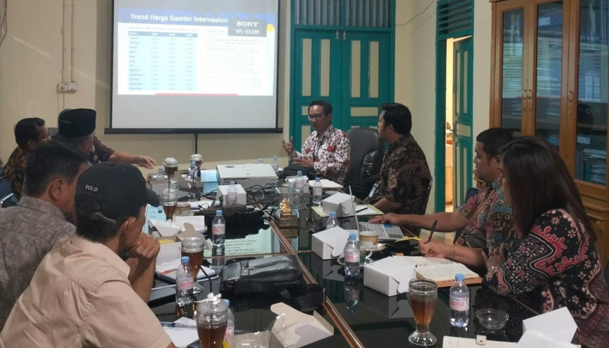 KPPU Terima Keluh Kesah Petani Gambir Pesisir Selatan